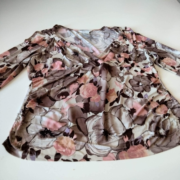 George Stretch Women's Hi-Low Floral Top size XL (16-18).‎ - Picture 2 of 8